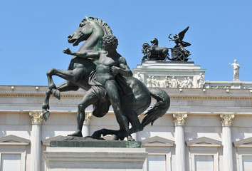 Obraz premium Beautiful statue in Vienna