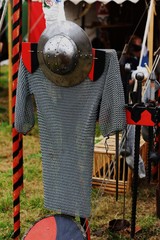 Ritterhelm mit Kettenhemd