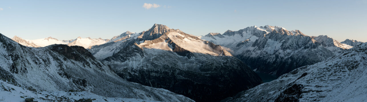 Sonnenaufgang in den Zillertaler Alpen