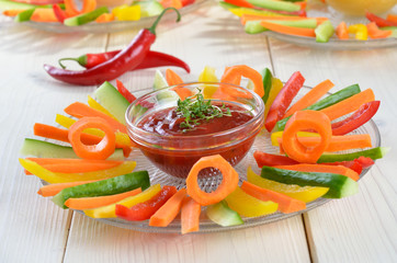 Gemüsesticks mit scharfer Dipsauce