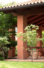 Porticato in legno e cotto