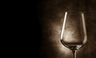 Calice di Vino su sfondo rurale
