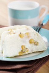 Semolina pudding with raisins