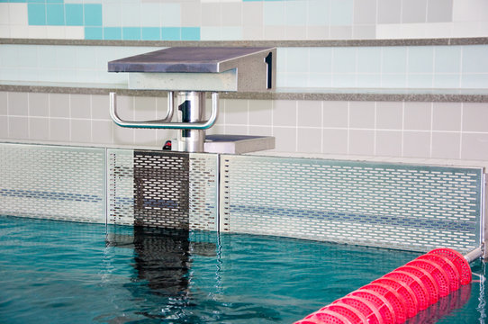 Schwimmhalle Startblock