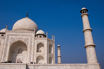 Fototapeta na wymiar Taj mahal the white marble mausoleum, Agra India