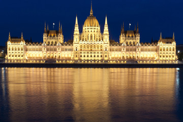 Fototapeta premium Budapest parliament at night, Hungary