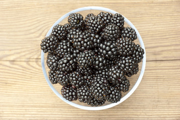 blackberries in bowl, top view