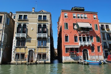 Fototapeta na wymiar Colorful ancient houses on Grand Canal, Venice, Italy