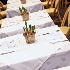 Tische im Restaurant