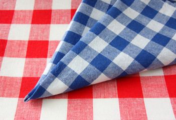 Fototapeta na wymiar checkered tablecloth red white blue