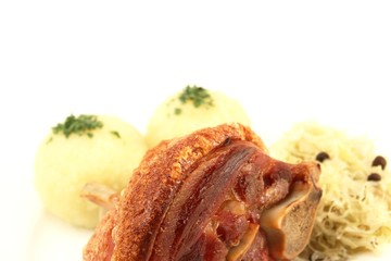 Schweinshaxe mit Klössen und Sauerkraut