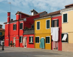 Fototapeta na wymiar Дома в Бурано близ Венеции