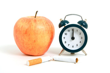 Gesund leben-Uhr, Obst und Zigarette