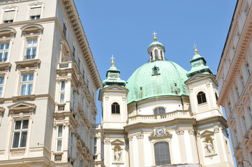 Fototapeta na wymiar St. Peter Church (Peterskirche) in Vienna