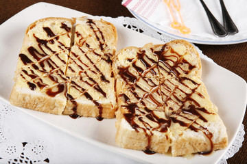 toast bread, chocolate toast bread dessert.