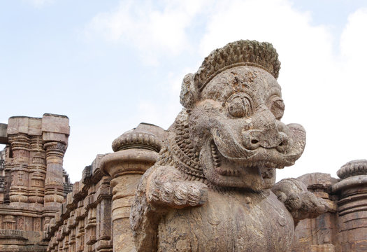 Close view of the giant lion at the entrance, Sun temple