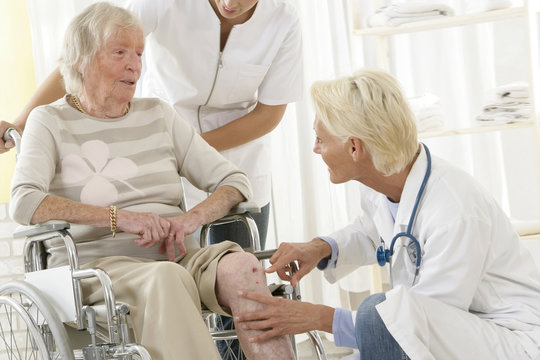 Urgences - Blessure au genou sur personne &acirc;g&eacute;e