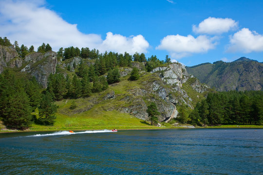 Mountain lake in Chemal