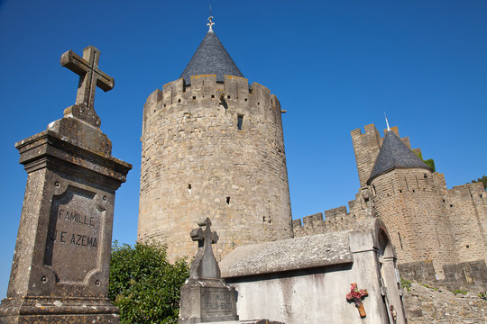 Cementerio junto a la ciudad medieval de Carcasona