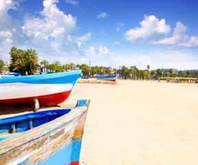 Fototapeta na wymiar beach of Salou with beached boats