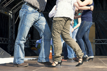 Paare tanzen Rumba