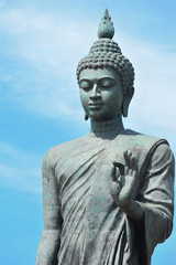 Obraz premium Big Buddha with blue sky