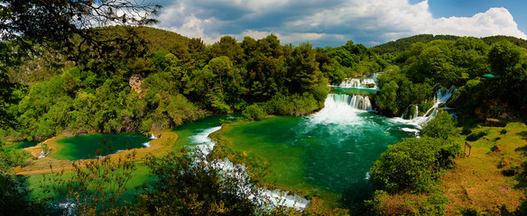 Naklejka na ściany i meble Panorama wodospadów w Parku Narodowym Krka, Chorwacja