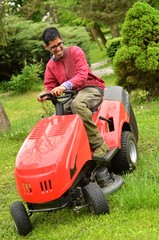 Fototapeta premium homme avec tondeuse