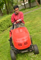 Fototapeta premium homme jardinageur