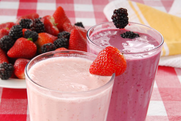 Strawberry and blackberry shakes