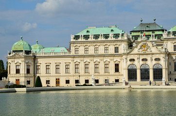 Fototapeta na wymiar Face au Palais du Belvédère à Vienne