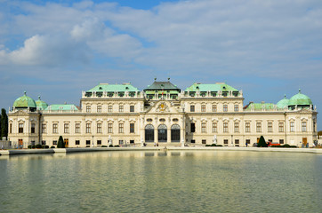 Fototapeta na wymiar Face au Palais du Belvédère à Vienne