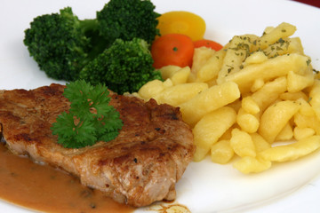 Kalbskotelett mit Pfeffersoße