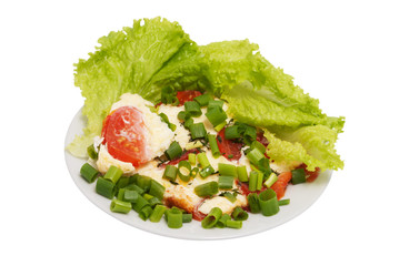 Omelette with tomatoes and lettuce