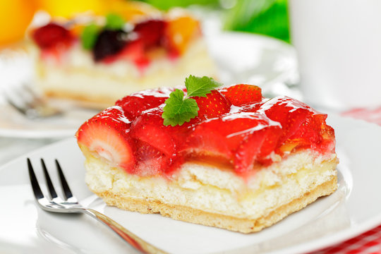 Erdbeer und Obstkuchen