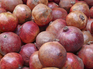 Granatäpfel auf dem Markt in Jerusalem