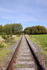 Fototapeta na wymiar Zbieżnych torów kolejowych