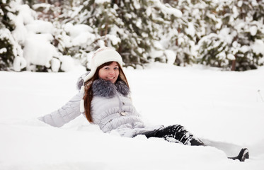 Fototapeta na wymiar woman lying on snow