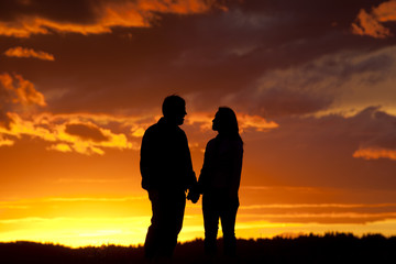 Fototapeta na wymiar Romantic couple at sunset.