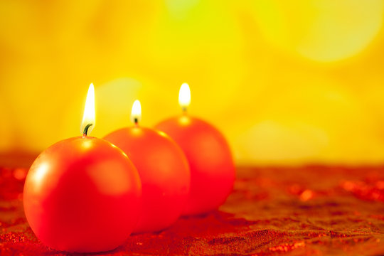 Christmas Red Candles Round Shape