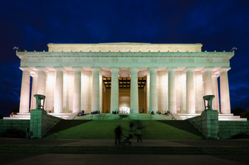 Obraz premium Abraham Lincoln Memorial in night, Washington DC USA