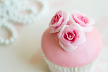 Fototapeta na wymiar Wedding cupcake