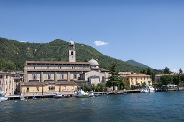 Fototapeta na wymiar Salo nad jeziorem Garda północnych Włoszech