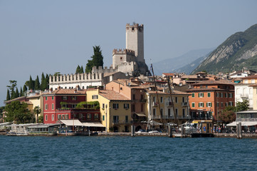 Fototapeta na wymiar Malcesine nad jeziorem Garda na północy Włoch