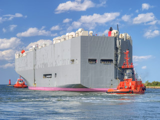 Huge Vessel