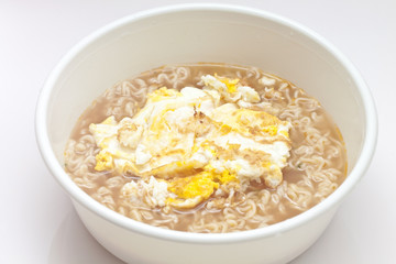 Instant noodles with fried egg