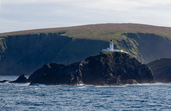 Leuchtturm vor den Shetlandinseln