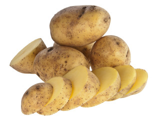 Zerschnittene Kartoffeln mit drei ganzen