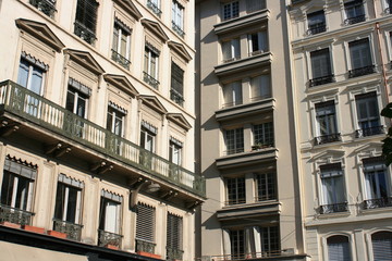 Fototapeta na wymiar façades d'immeubles