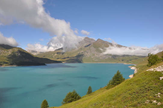 Nuage et lac